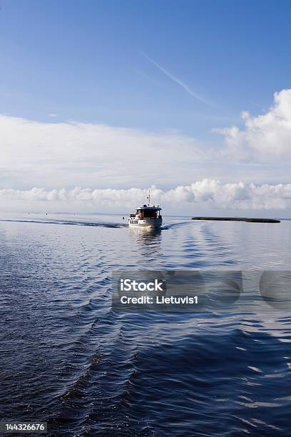 Río Boat Foto de stock y más banco de imágenes de Actividad física - Actividad física, Aire libre, Anticuado