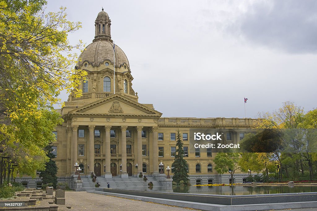 Parlamentsgebäude von Alberta Provincial im Herbst - Lizenzfrei Parlamentsgebäude - Regierungsgebäude Stock-Foto