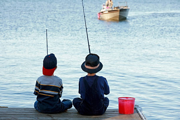 boys 낚시는요 - family lake nautical vessel child 뉴스 사진 이미지