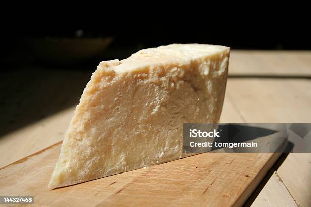 Foto de Queijo Parmesão e mais fotos de stock de Alimento básico - Alimento básico, Comida, Comida italiana