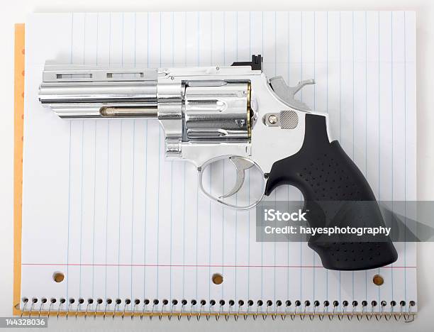 Pistolas En La Escuela Foto de stock y más banco de imágenes de Arma - Arma, Material escolar, Arma de mano