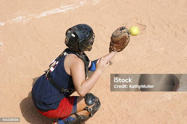 Foto de Softball e mais fotos de stock de Softbol - Esporte - Softbol - Esporte, Bola, Campo esportivo