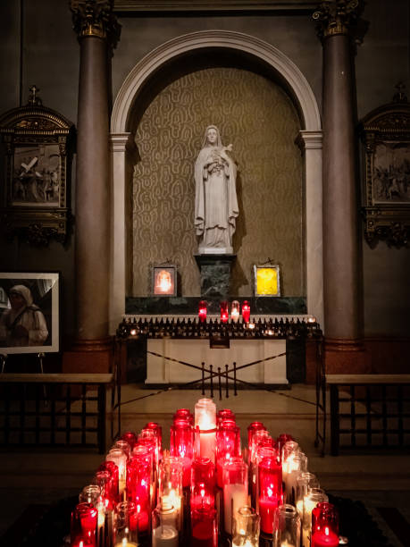 Inside of Mary, Queen of the World Cathedral Mary, Queen of the World Cathedral in Montreal mary queen of the world cathedral stock pictures, royalty-free photos & images