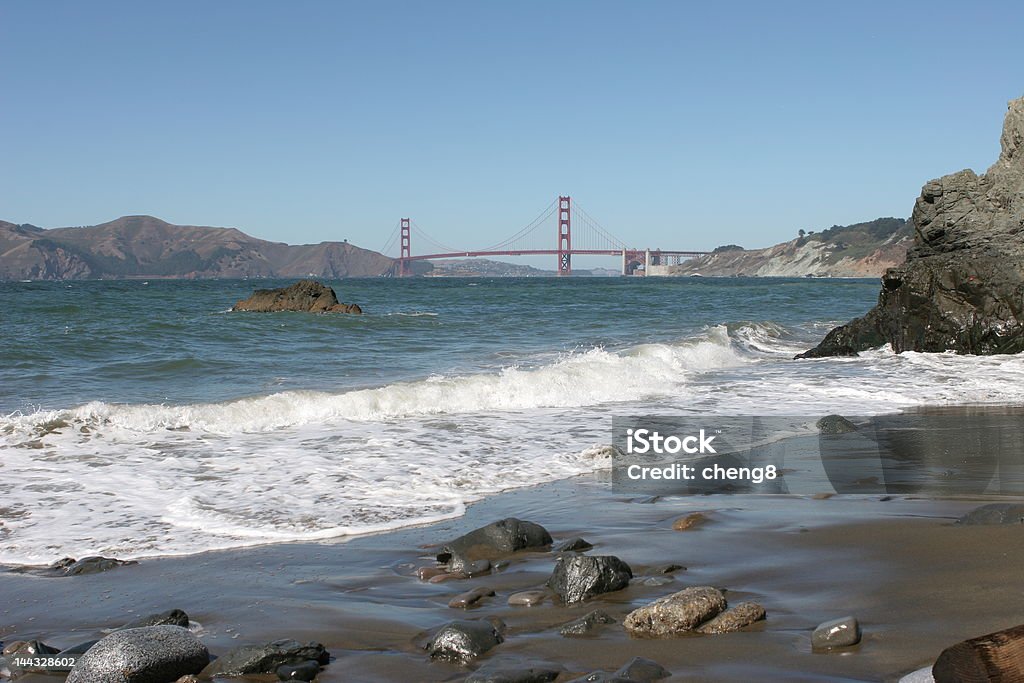 Golden Gate Bridge visualizzate da China Beach, San Francisco - Foto stock royalty-free di Acqua