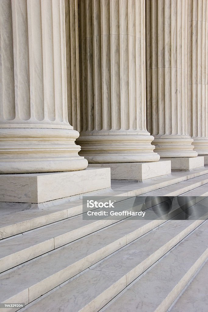 Passos e colunas de mármore - Foto de stock de Palácio de justiça royalty-free