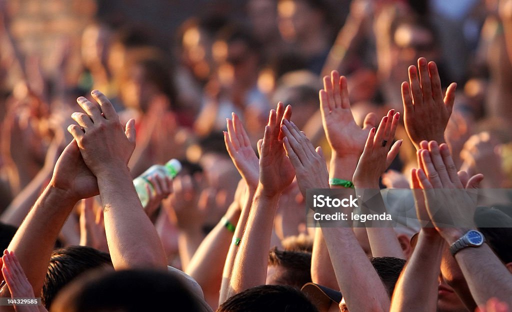 Manhã as mãos para o ar - Foto de stock de MDMA royalty-free