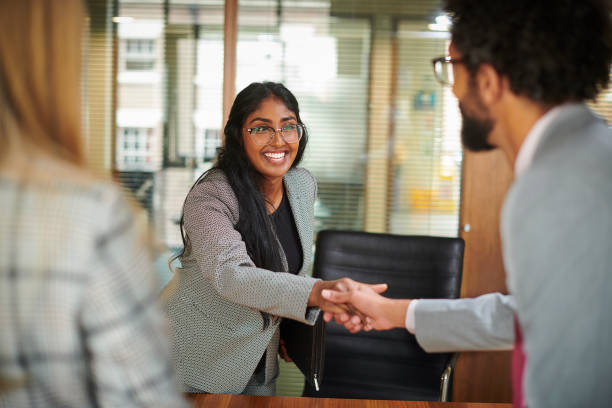 impressioni della prima intervista - recruiter foto e immagini stock