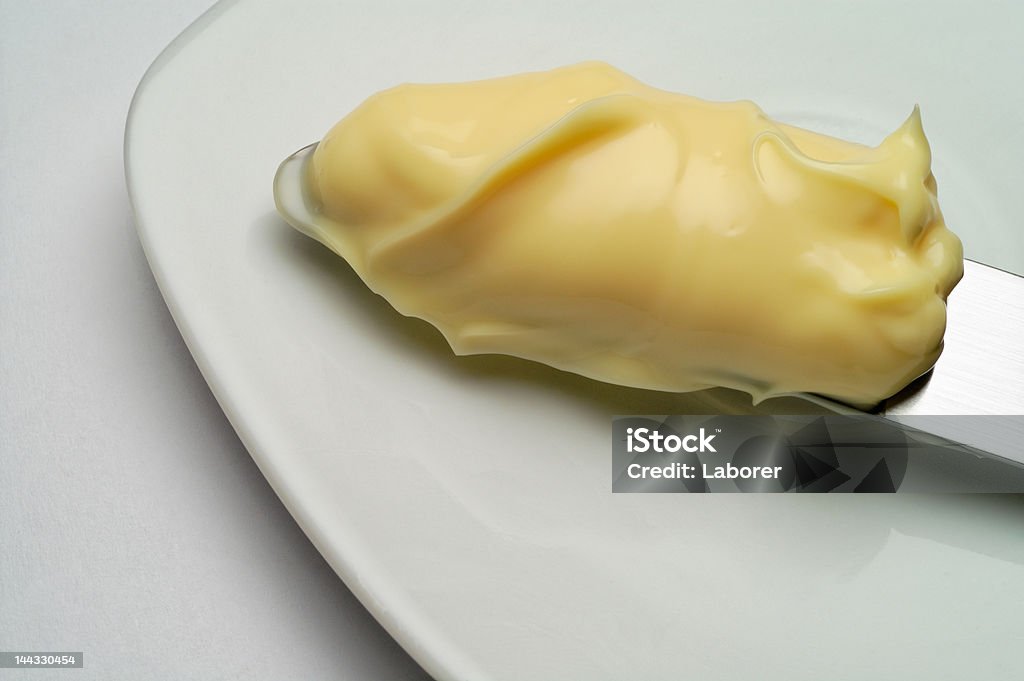 Mayonesa, o mantequilla de la margarina en una punta de cuchilla - Foto de stock de Cuchillo - Cubertería libre de derechos