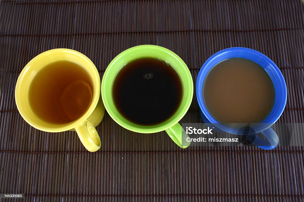 Taza de color (con café y té - Foto de stock de Amarillo - Color libre de derechos