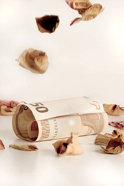 ユーロ banknotes - economise ストックフォトと画像