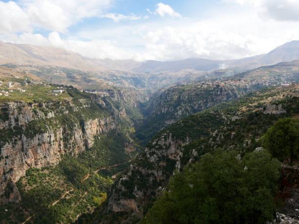 valle santa, libano - bcharre foto e immagini stock