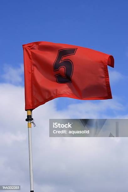 Golf Flagstick O Pin Y Bandera Roja Foto de stock y más banco de imágenes de Azul - Azul, Bandera, Bandera de Golf