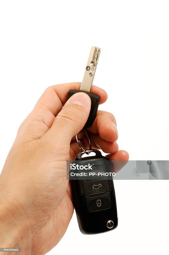 Hombre mano con una llave de coche - Foto de stock de Abrir con llave libre de derechos