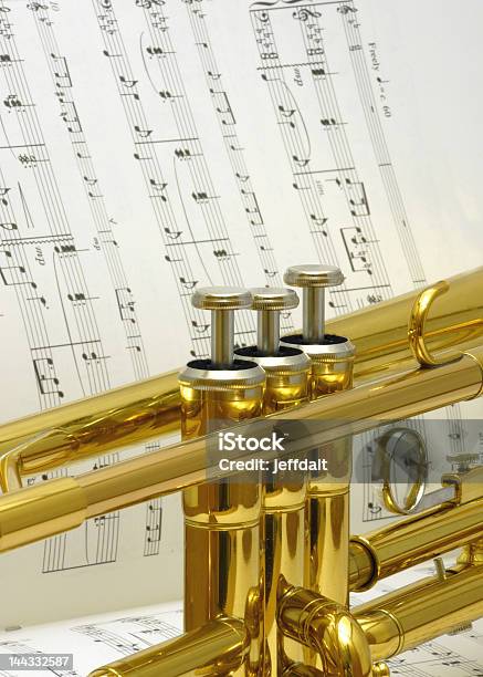 Музыкальная Труба — стоковые фотографии и другие картинки Вертикальный - Вертикальный, Ветер, Дуть