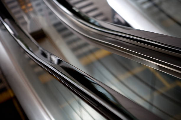 polido guardas de escada rolante - escalator shopping mall shopping transparent imagens e fotografias de stock