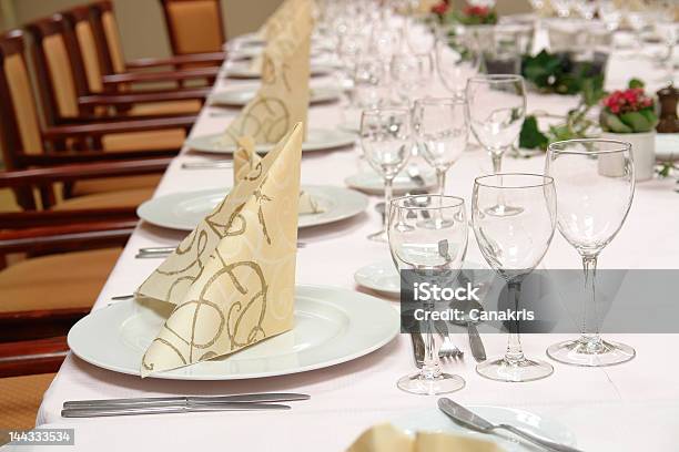 Restaurante Mesa De Comedor Foto de stock y más banco de imágenes de Alimento - Alimento, Blanco - Color, Cafetería de carretera