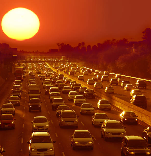 Engarrafamento em Los Angeles ao pôr do sol - fotografia de stock