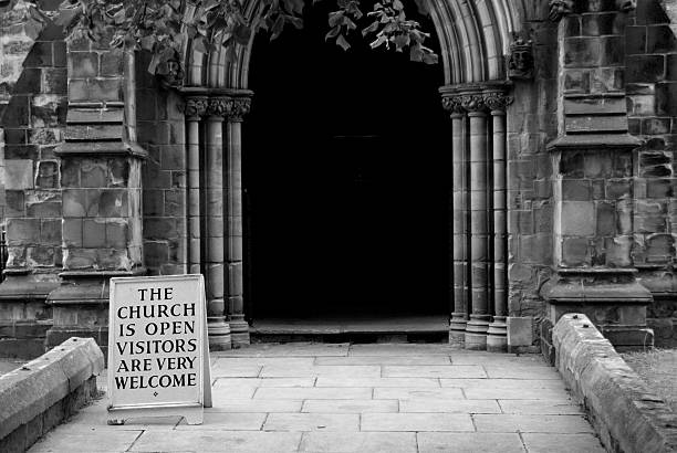 открытый церковь - church greeting welcome sign sign стоковые фото и изображения