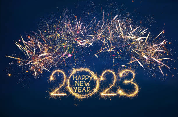 ano novo feliz 2023 - outdoor fire - fotografias e filmes do acervo