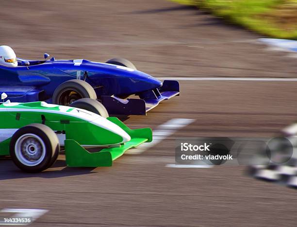 Foto de De Acabamento e mais fotos de stock de Linha de Chegada - Linha de Chegada, Carro de corrida, Carro