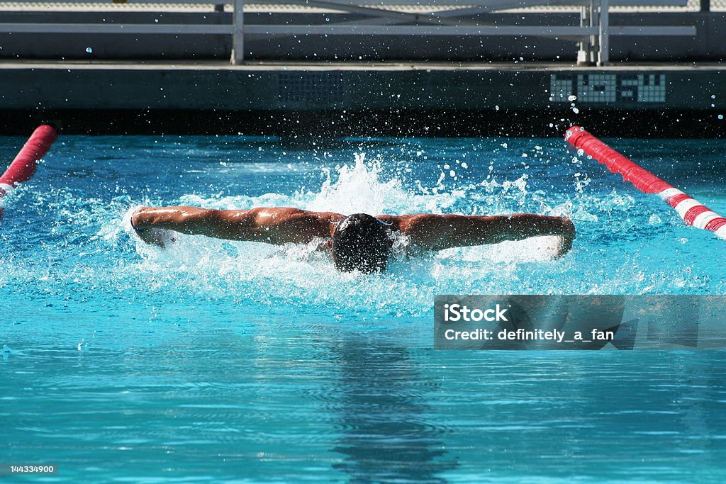 Nuoto a farfalla - Foto stock royalty-free di Acqua