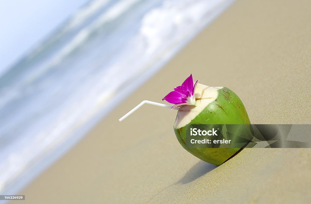 해변의 칵테일을 - 로열티 프리 0명 스톡 사진