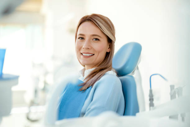 at the dentist for her regular check-up - dentists chair fotos imagens e fotografias de stock