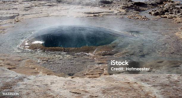 Geysir Strokkur Исландия Мыслей 2 — стоковые фотографии и другие картинки Вода - Вода, Вулкан, Вулканический пейзаж