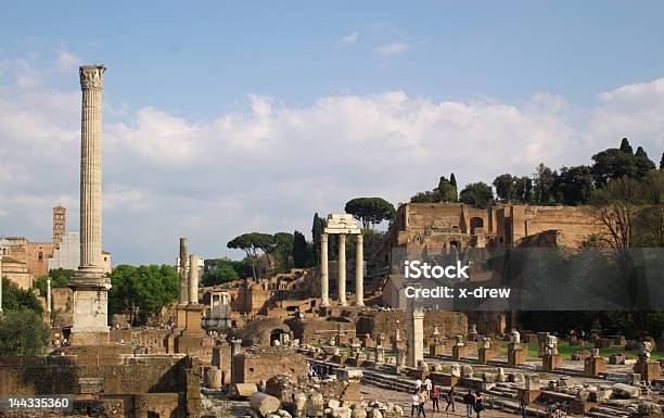 Antico Foro Romano E Rovine - Fotografie stock e altre immagini di Antica Roma - Antica Roma, Antica civiltà, Antico - Condizione