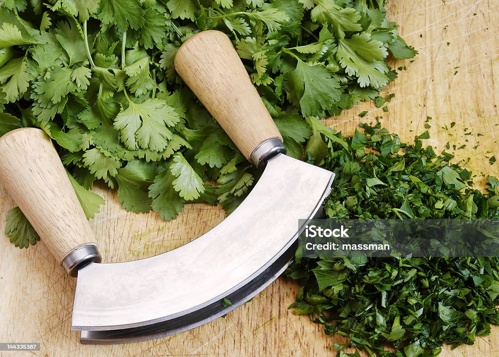 Couteau hachoir et herbes - Photo de Aliment libre de droits