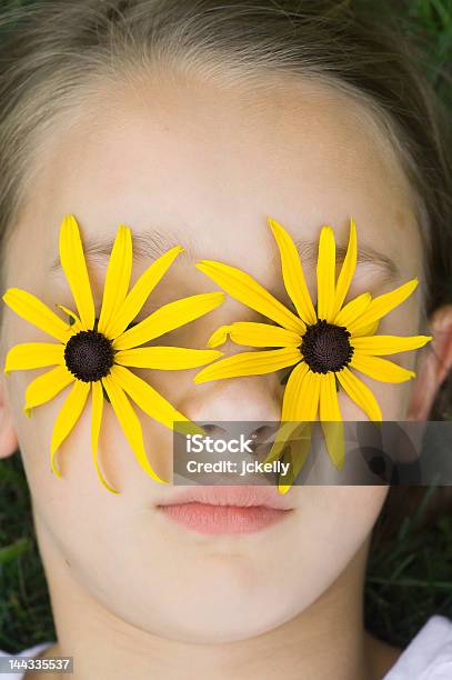 Цветок Face — стоковые фотографии и другие картинки Ребёнок - Ребёнок, Рудбекия, 10-11 лет