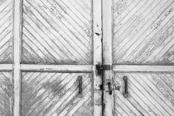 istock abandoned farm door 144336009