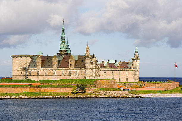 le château de kronborg - kronborg castle photos et images de collection
