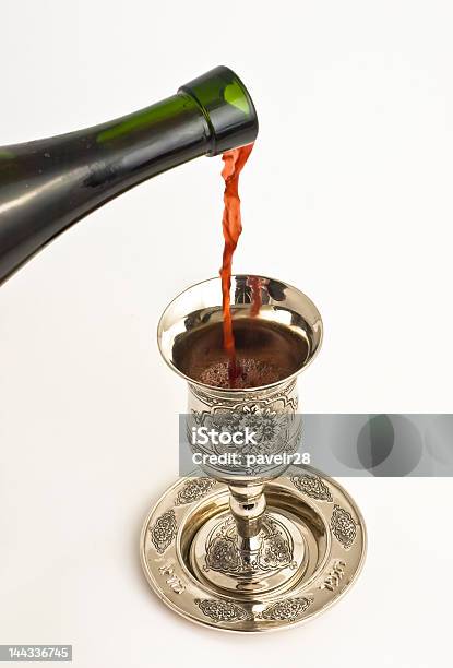 Shabbats ワインのカップ - ユダヤ教の安息日のストックフォトや画像を多数ご用意 - ユダヤ教の安息日, ワイン, アルコール飲料