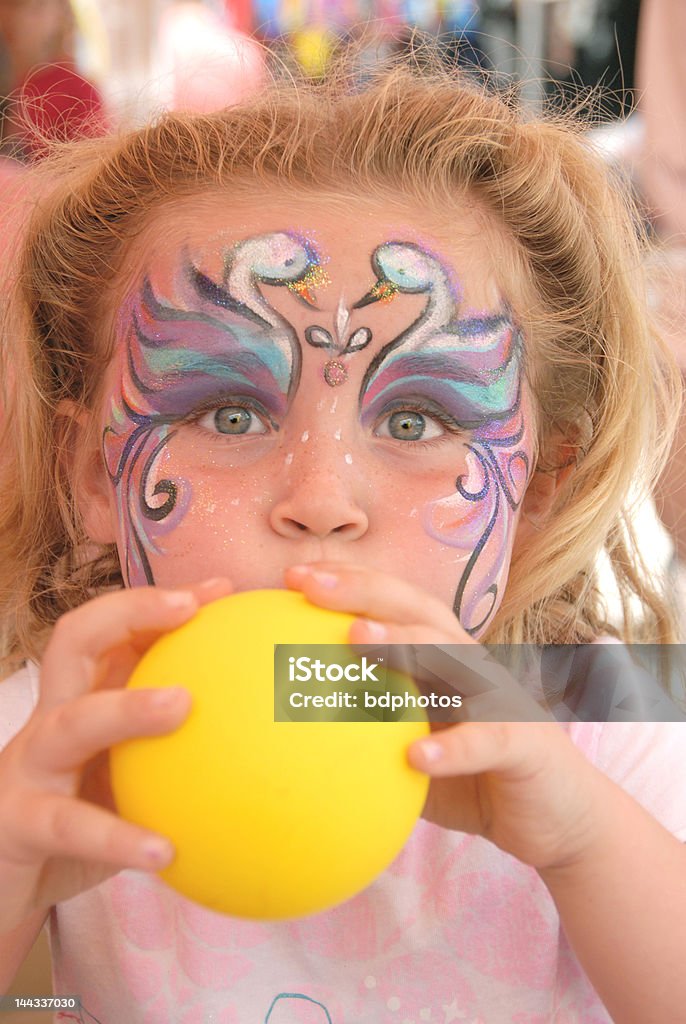 Łabędź Faced Dziewczyna z balonem - Zbiór zdjęć royalty-free (Dziecko)