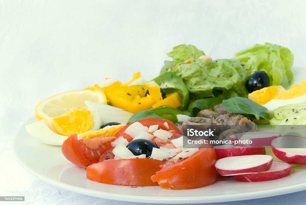 Salade d'anchois avec mélange de légumes - Photo de Aliment cuit à l'eau libre de droits