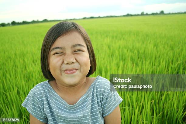 Niña Feliz Foto de stock y más banco de imágenes de Adolescencia - Adolescencia, Adolescente, Adulto joven