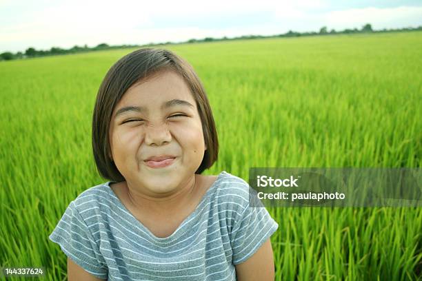 Szczęśliwa Dziewczynka - zdjęcia stockowe i więcej obrazów Adolescencja - Adolescencja, Azjaci, Dotykać