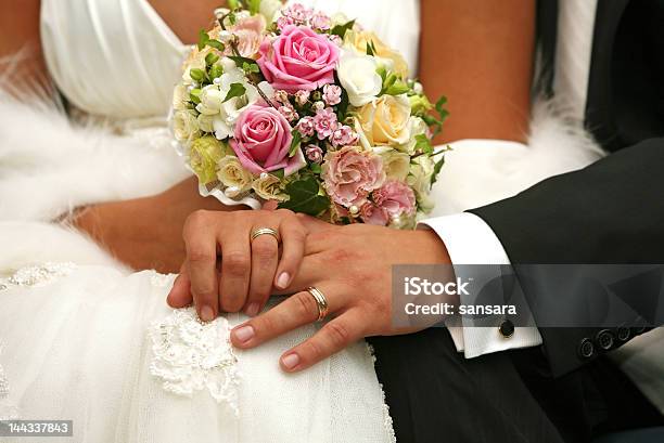 Hochzeitsringe Stockfoto und mehr Bilder von Hochzeit - Hochzeit, Kirche, Katholizismus