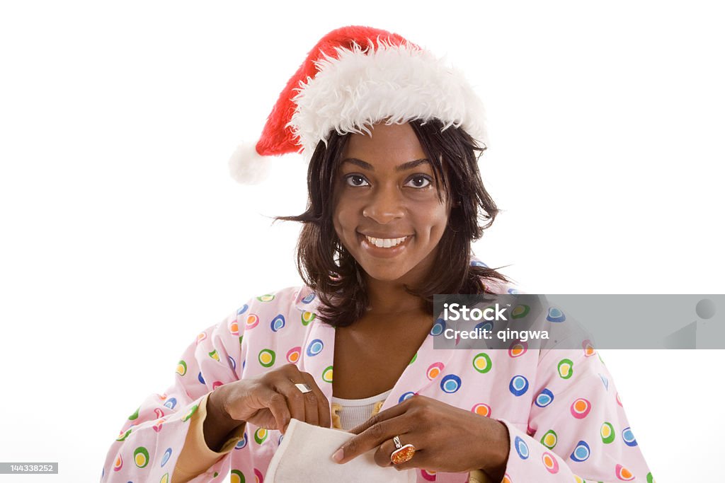 Uśmiechająca się czarny kobieta w wigilijny puste Białe tło - Zbiór zdjęć royalty-free (20-24 lata)