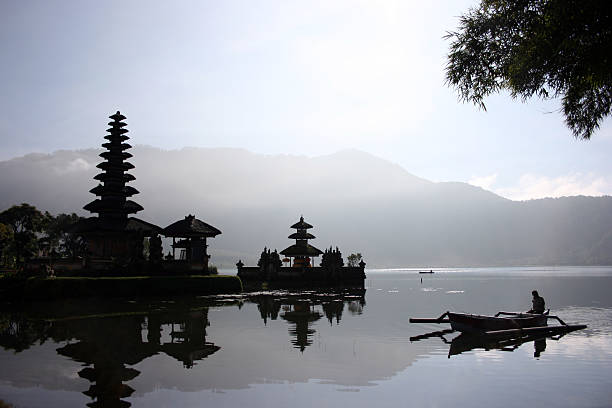 Riflessioni sul Lago Bratan - foto stock