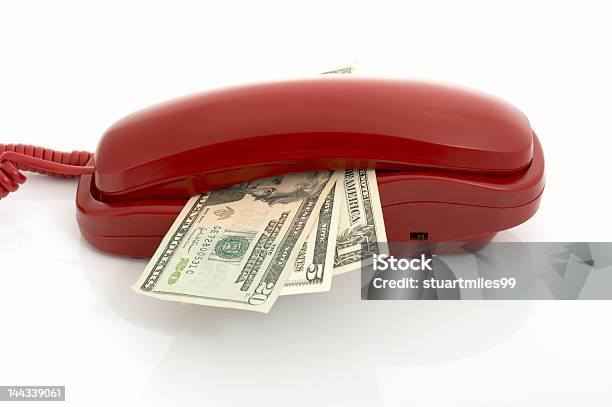 Telefone E Dinheiro - Fotografias de stock e mais imagens de Branco - Branco, Comunicação, Comunicação Global