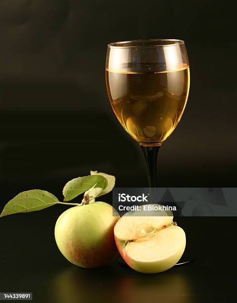 Foto de Taça De Vinho De Maçã e mais fotos de stock de Vinho de maçã - Vinho de maçã, Alimentação Saudável, Bebida alcoólica