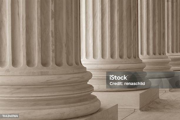 Columnas Neoclásico Foto de stock y más banco de imágenes de Columna arquitectónica - Columna arquitectónica, Arquitectura, Palacio de la justicia