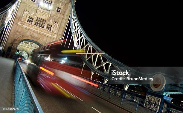 Traffico Al Tower Bridge - Fotografie stock e altre immagini di Accessibilità - Accessibilità, Ambientazione esterna, Amore a prima vista