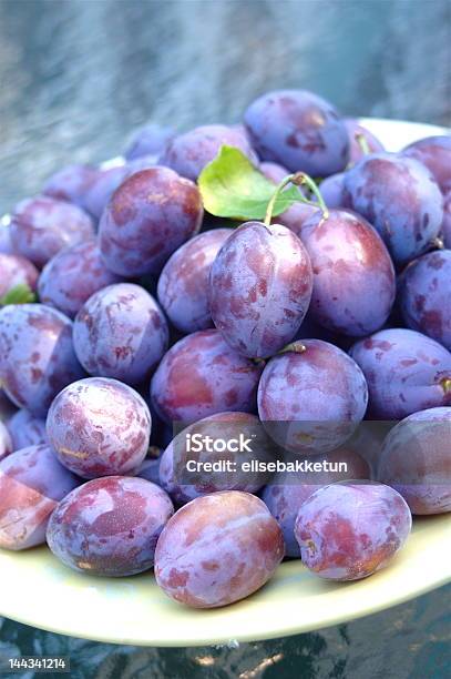 Italienische Plum Harvest 2 Stockfoto und mehr Bilder von Damaszenerpflaume - Damaszenerpflaume, Essgeschirr, Fotografie