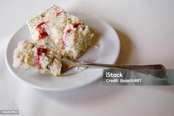 Cake Stockfoto und mehr Bilder von Gegessen - Gegessen, Hochzeitstorte, Dessert