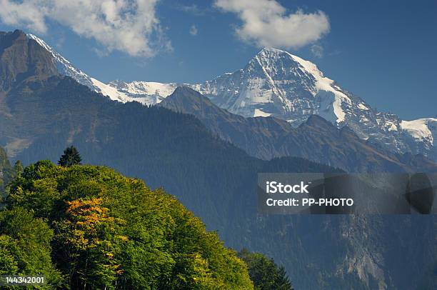 Швейцарских Альп Вблизи Интерлакен — стоковые фотографии и другие картинки Без людей - Без людей, Возвышенность, Гора