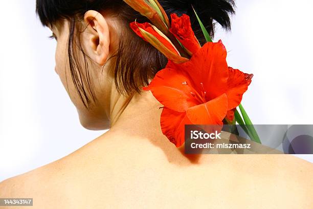 Mujer Con Flor Foto de stock y más banco de imágenes de Gladiolo - Gladiolo, Rojo, 20 a 29 años