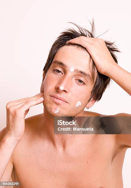 Foto de Homem E Creme e mais fotos de stock de Adulto - Adulto, Boca Humana, Bochecha